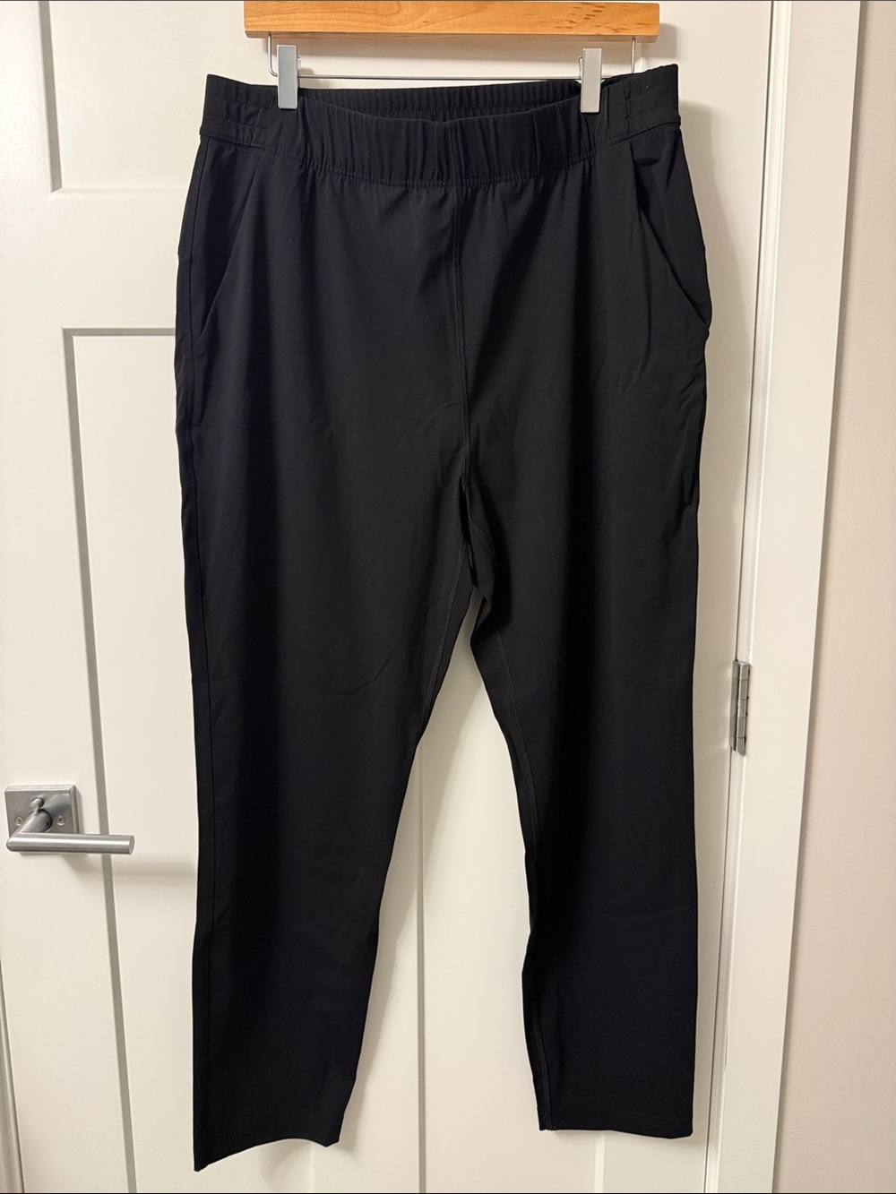 Babaton Black Elastic-Waist Jogger Pants